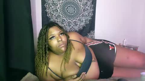 Snapshot of curvybcelinemixe chatting on 02-26-25, 02:37 Cline online show from 02-26-25, 02:37