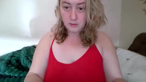 Snapshot of curvyblond20 chatting on 06-08-26, 05:24 curvyblond20 online show from 06-08-26, 05:24
