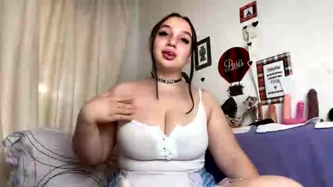 Snapshot of curvybombb chatting on 09-29-25, 11:26 curvybombb online show from 09-29-25, 11:26