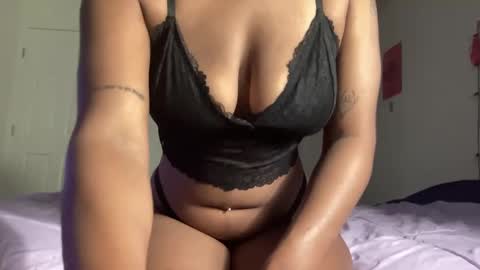 Curvycutie18 online show from 12-18-24, 03:47