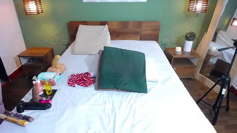 Snapshot of curvyebonyy_ chatting on 12-24-24, 02:54 Danna online show from 12-24-24, 02:54