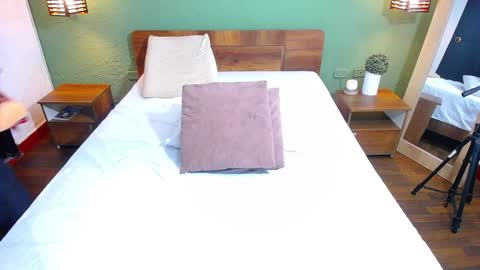 Snapshot of curvyebonyy_ chatting on 01-15-25, 08:05 Danna online show from 01-15-25, 08:05