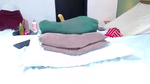 Snapshot of curvyebonyy_ chatting on 01-18-25, 07:17 Danna online show from 01-18-25, 07:17