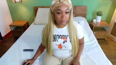 Snapshot of curvyebonyy_ chatting on 03-04-25, 02:49 Danna online show from 03-04-25, 02:49