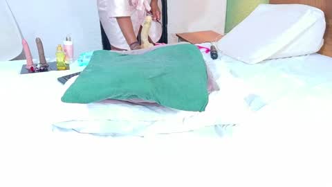 Snapshot of curvyebonyy_ chatting on 09-13-25, 08:47 Danna online show from 09-13-25, 08:47