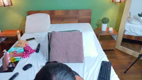 Snapshot of curvyebonyy_ chatting on 09-18-25, 08:33 Danna online show from 09-18-25, 08:33