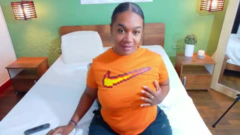 Snapshot of curvyebonyy_ chatting on 10-10-25, 08:30 Danna online show from 10-10-25, 08:30