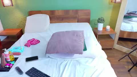 Snapshot of curvyebonyy_ chatting on 10-28-25, 01:03 Danna online show from 10-28-25, 01:03