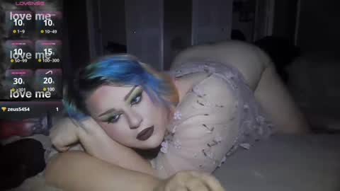 Snapshot of curvygothfemboy chatting on 01-09-25, 07:21 Curvygothfemboy online show from 01-09-25, 07:21
