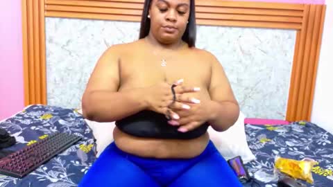 Snapshot of curvyhomebebe chatting on 12-16-25, 03:00 curvyhomebebe online show from 12-16-25, 03:00