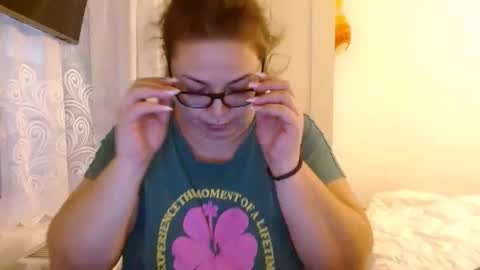 Snapshot of curvymomylore chatting on 11-27-25, 11:01 Lore online show from 11-27-25, 11:01