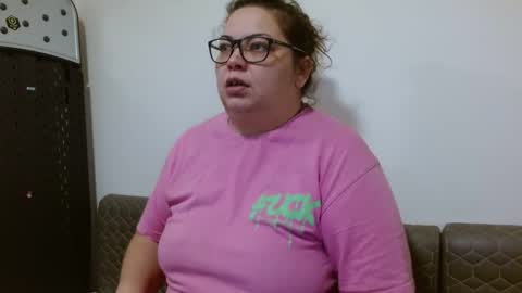 Snapshot of curvymomylore chatting on 03-05-26, 11:23 Lore online show from 03-05-26, 11:23