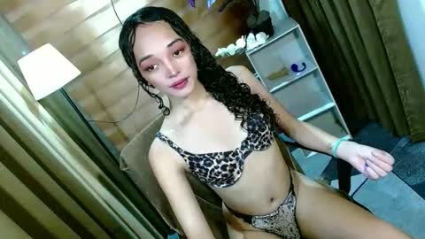 Snapshot of curybb_hanna19 chatting on 04-29-26, 03:05 BBY CURLYHANNA online show from 04-29-26, 03:05