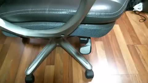 Snapshot of cutandwaxed2 chatting on 12-15-25, 02:21 BI SMOOTH MATURE SUB online show from 12-15-25, 02:21