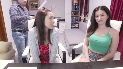  and follow twittercute00kiara2 online show from 12-12-24, 08:57