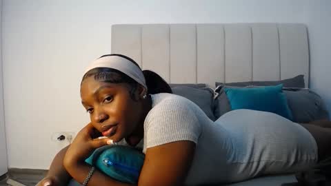 Liya online show from 10-28-25, 02:15