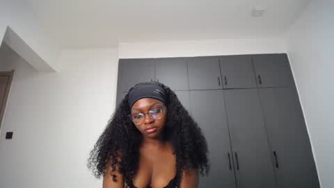 Snapshot of cute_ass18 chatting on 06-17-26, 08:06 Liya online show from 06-17-26, 08:06