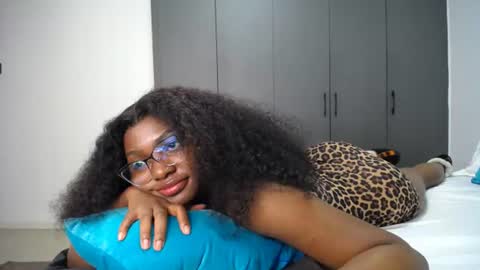 Snapshot of cute_ass18 chatting on 07-07-26, 01:19 Liya online show from 07-07-26, 01:19