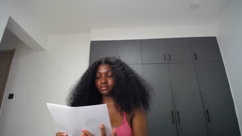 Snapshot of cute_ass18 chatting on 07-12-26, 01:40 Liya online show from 07-12-26, 01:40