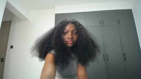 Snapshot of cute_ass18 chatting on 07-13-26, 01:30 Liya online show from 07-13-26, 01:30