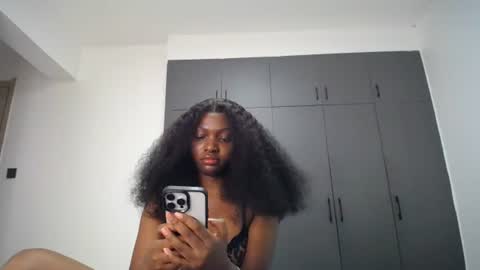 Snapshot of cute_ass18 chatting on 07-14-26, 01:30 Liya online show from 07-14-26, 01:30