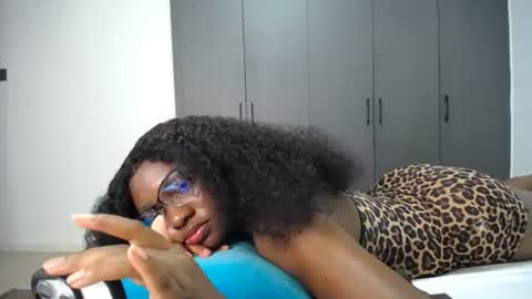 Snapshot of cute_ass18 chatting on 07-14-26, 02:05 Liya online show from 07-14-26, 02:05