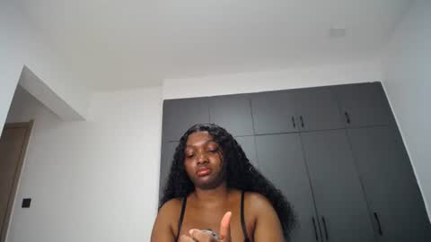 Snapshot of cute_ass18 chatting on 07-17-26, 02:07 Liya online show from 07-17-26, 02:07