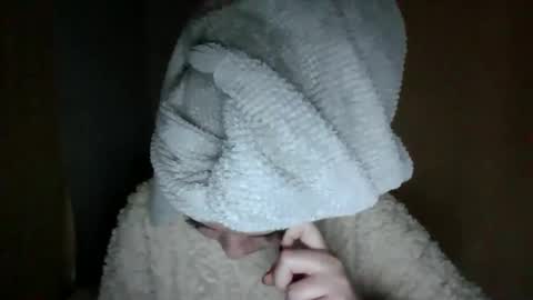 cute_beauty05 online show from 10-25-25, 08:22