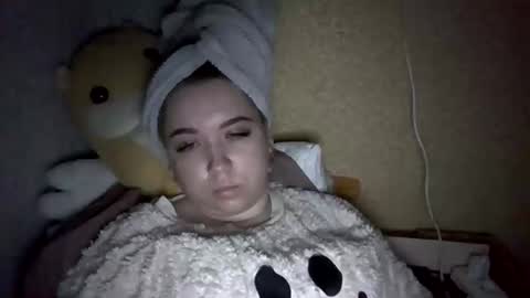 cute_beauty05 online show from 10-27-25, 02:54