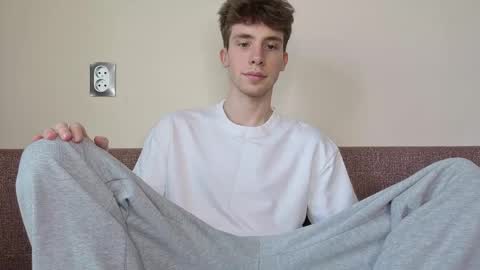 Snapshot of cute_brian chatting on 06-07-26, 07:56 Im Brian online show from 06-07-26, 07:56