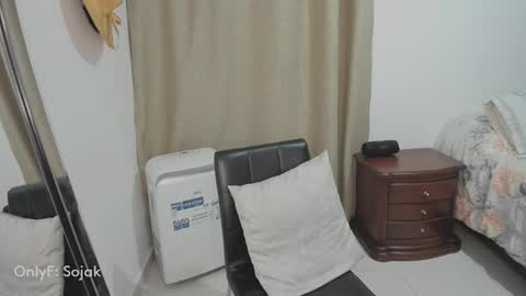 Snapshot of cute_brunett chatting on 04-28-26, 04:06 Sara online show from 04-28-26, 04:06