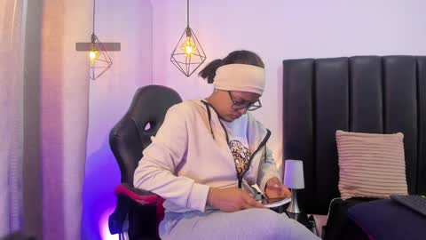 Snapshot of cute_elii chatting on 06-04-26, 12:11 Independent Model online show from 06-04-26, 12:11