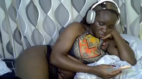 Snapshot of cute_gee chatting on 06-30-26, 10:27 daddysdoll online show from 06-30-26, 10:27