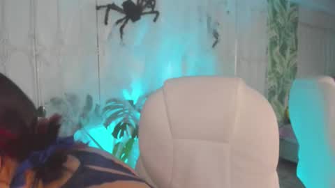 Sofa  online show from 10-14-25, 08:53