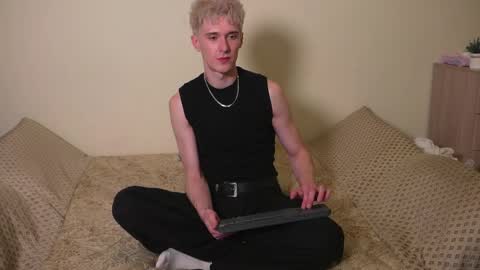 Snapshot of cute_joni chatting on 05-27-26, 06:27 ToniDaniel online show from 05-27-26, 06:27