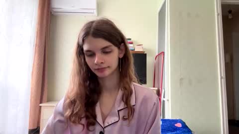 Snapshot of cute_kitte chatting on 10-03-25, 06:43 cute_kitte online show from 10-03-25, 06:43