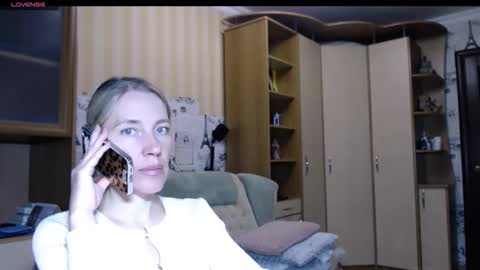 cute_lion_ online show from 11-11-25, 05:35