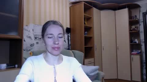 cute_lion_ online show from 04-10-26, 07:18