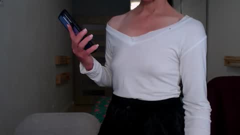Snapshot of cute_lion_ chatting on 04-25-26, 01:03 cute_lion_ online show from 04-25-26, 01:03