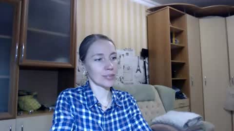 cute_lion_ online show from 06-17-26, 01:12