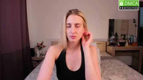 Snapshot of cute_milana chatting on 05-11-26, 01:06 Milana online show from 05-11-26, 01:06