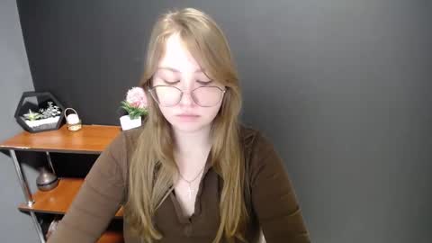 Veronica online show from 02-19-25, 07:28