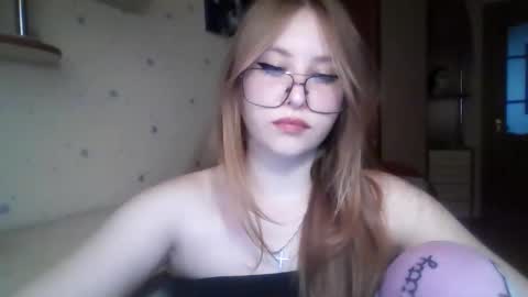 Snapshot of cute_minx chatting on 05-20-26, 02:34 Veronica online show from 05-20-26, 02:34