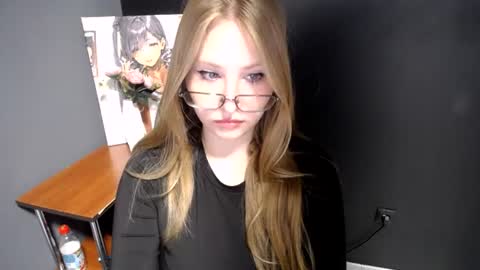 Snapshot of cute_minx chatting on 07-06-26, 06:21 Veronica online show from 07-06-26, 06:21