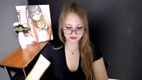 Snapshot of cute_minx chatting on 07-13-26, 09:45 Veronica online show from 07-13-26, 09:45