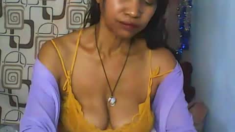 Snapshot of cute_moll chatting on 05-27-26, 08:11 murielle online show from 05-27-26, 08:11