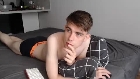Snapshot of cute_oliver chatting on 07-08-26, 03:16 Oliver online show from 07-08-26, 03:16