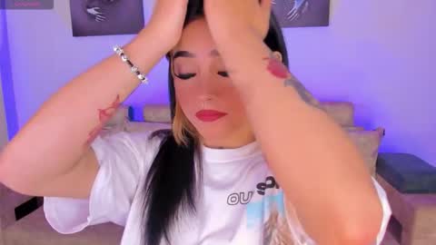 Snapshot of cute_sarita18 chatting on 11-26-25, 02:34 Sarita online show from 11-26-25, 02:34