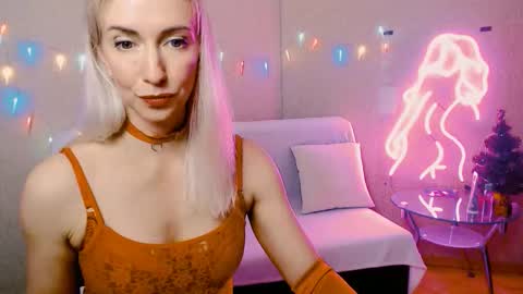 cute_smile_shy online show from 12-16-25, 08:36