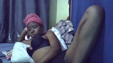 Snapshot of cutebrownie1998 chatting on 02-05-25, 10:12 VALLARY online show from 02-05-25, 10:12